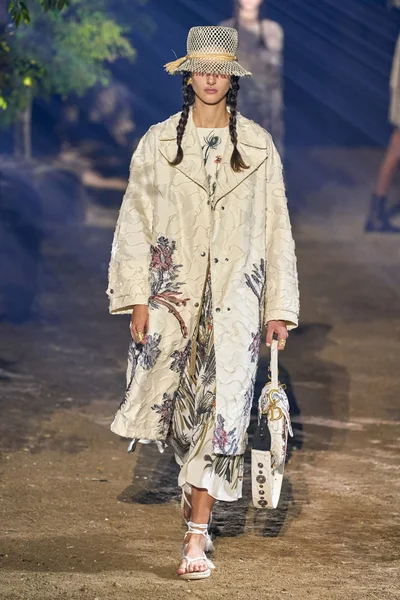 Look 13